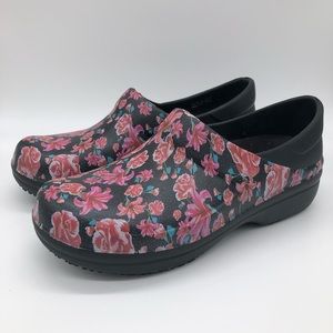 Crocs Neria Pro ll Floral Clogs, Women’s Size 9W, Slip Resistant Nursing Shoe
